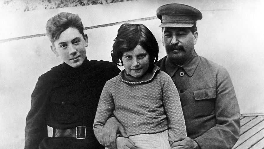 Иосиф Виссарионович Сталин со своими детьми - Светланой и Василием, 1930-е годы