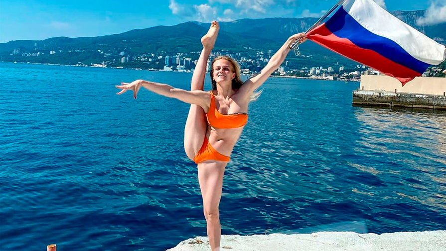 Выступавшая за Украину чемпионка Игр-2020 показала фото из Крыма с флагом России