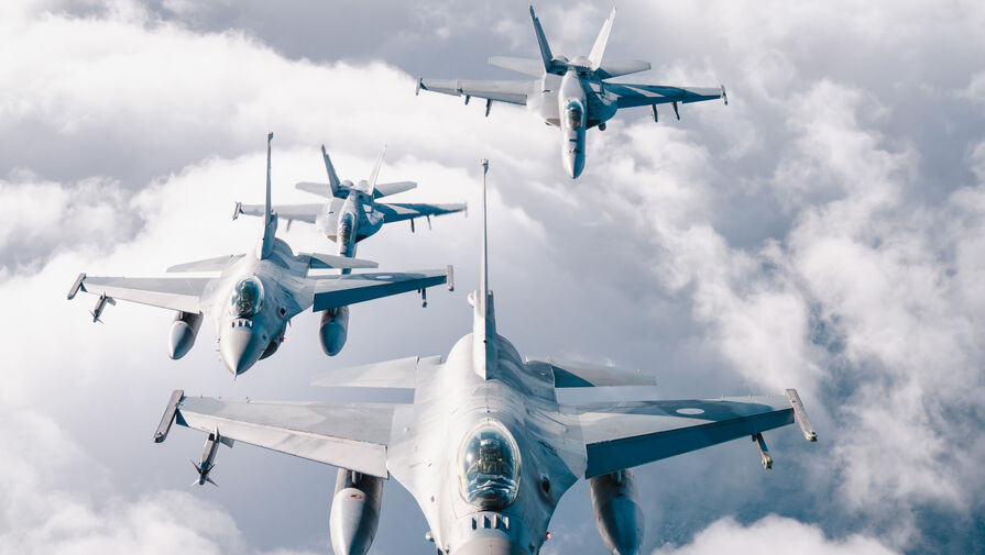 На Украине заявили, что США заставляют ЕС сдвигать сроки поставок F-16 ВСУ