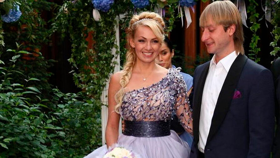 40-летний Плющенко пообещал, что они с Рудковской еще родят дочь