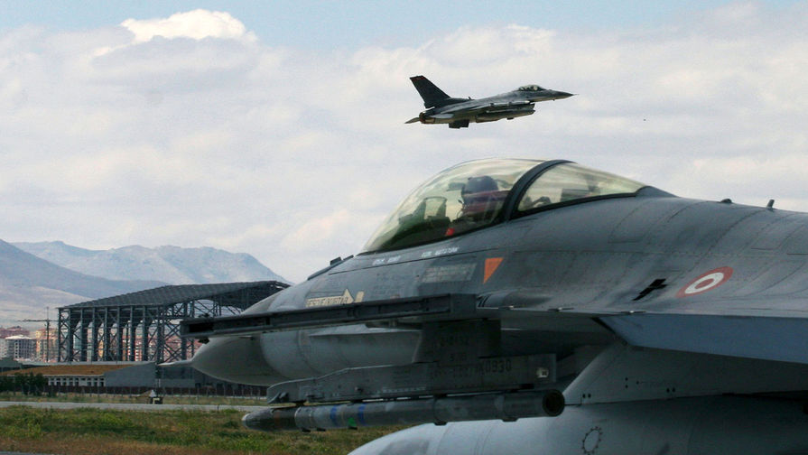 Турецкая армия уничтожила штабы и базы террористов в Ираке и Сирии