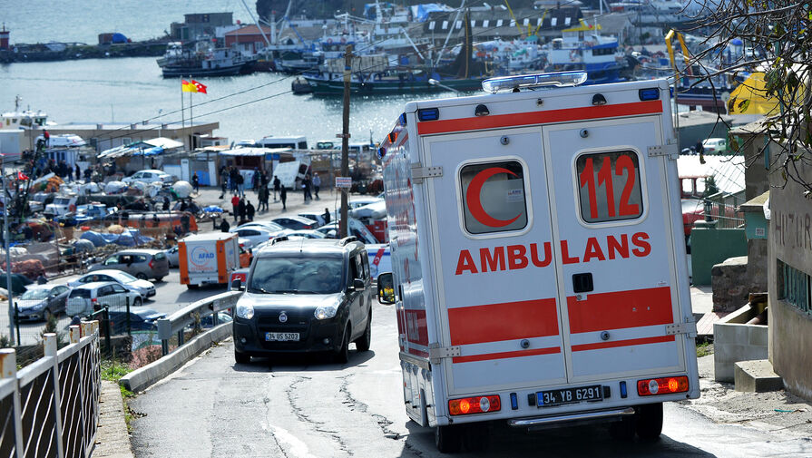 Один человек погиб и 15 пострадали в ДТП с автобусом в Турции