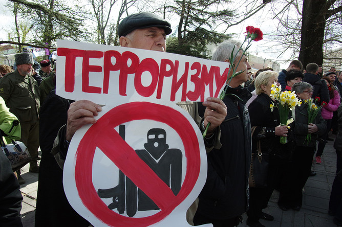 Участники всероссийской акции «Мы вместе против террора» в Симферополе