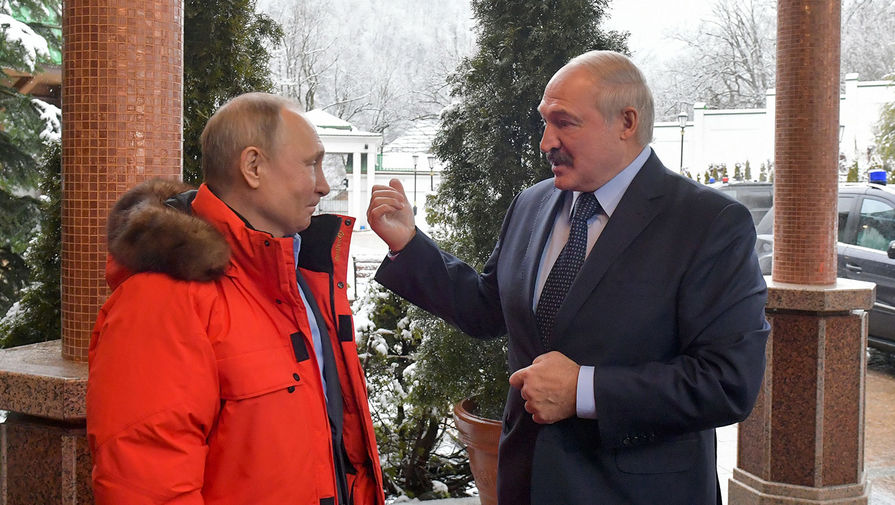 Президент России Владимир Путин и президент Белоруссии Александр Лукашенко во время встречи в Сочи, 7 февраля 2020 года