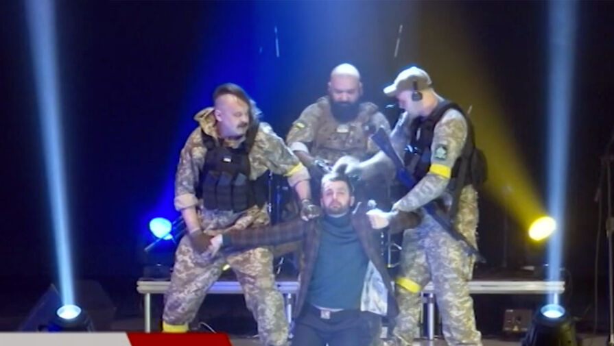 СМИ: в Калуге актеры в форме ВСУ инсценировали захват заложников на спектакле "Вежливые люди"