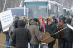 Участники митинга в поддержку Владимира Путина, перед началом митинга на Поклонной Горе