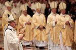 Папа Франциск впервые провел рождественскую ночную мессу в соборе Святого Петра