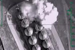 Нанесение авиаудара самолетами Воздушно-космических сил России по подконтрольному террористами ИГ (организация запрещена на территории РФ) нефтехранилищу