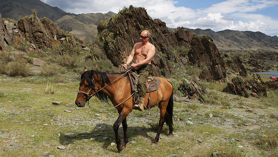 Владимир Путин на отдыхе в Республике Тыва, 2009 год