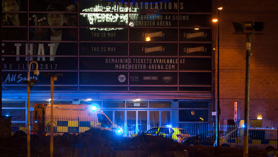 Экстренные службы и полиция около&nbsp;стадиона &laquo;Манчестер Арена&raquo; после взрыва на&nbsp;концерте, 22&nbsp;мая 2017&nbsp;года