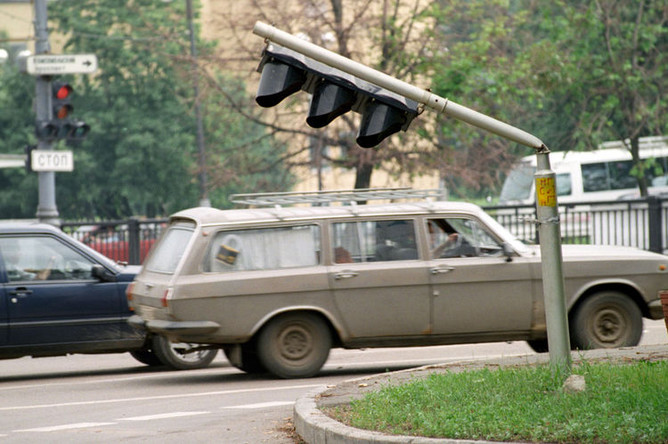 1998 год. Последствия урагана, прошедшего в Москве в ночь с 20 на 21 июня 1998 года.