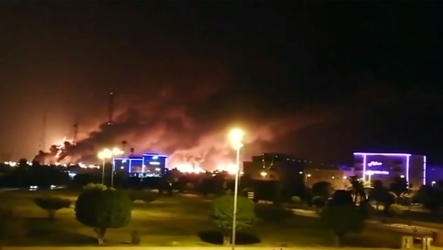 Последствия атаки дронов на объекты нефтяной инфраструктуры Саудовской Аравии, 15 сентября 2019 года (кадр из видео)