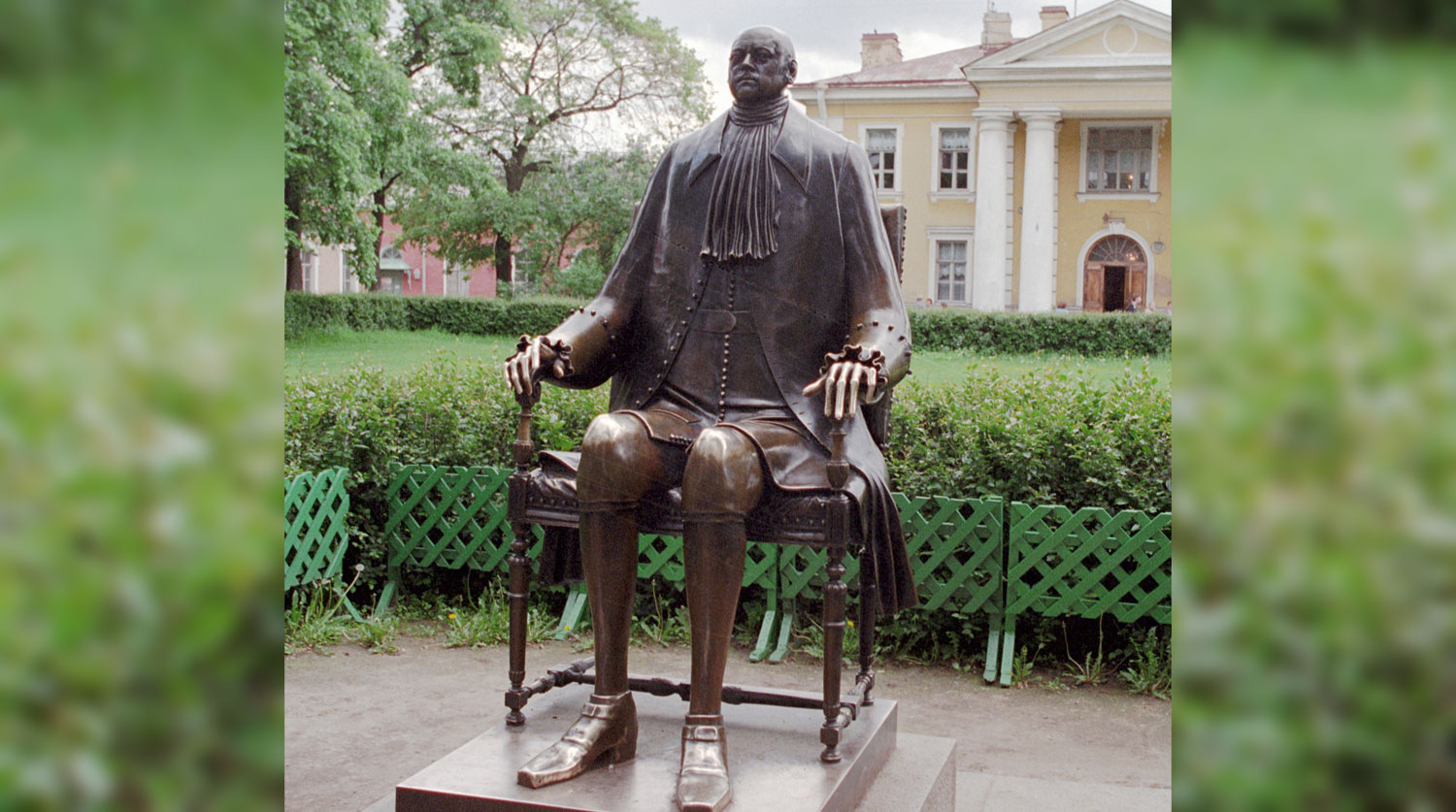 Памятник Петру 1 в Петропавловской крепости скульптор