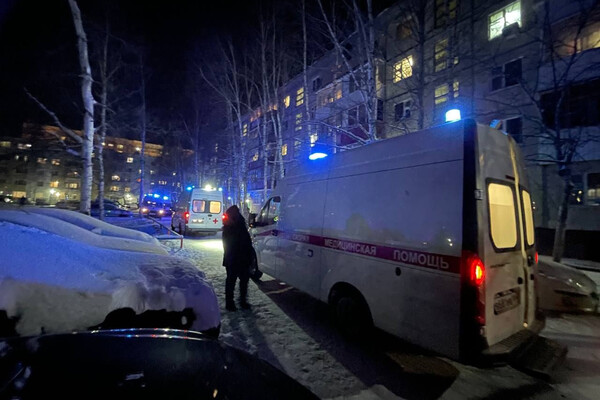 На месте частичного обрушения жилого дома на улице Мира в Нижневартовске, 4 декабря 2022 года