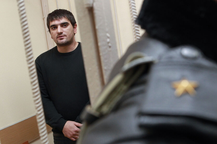 Аслан Черкесов, обвиняемый в&nbsp;убийстве болельщика &laquo;Спартака&raquo; Егора Свиридова, слушает решение об избрании меры пресечения в&nbsp;Савеловском суде города Москвы, 8&nbsp;декабря 2010&nbsp;года