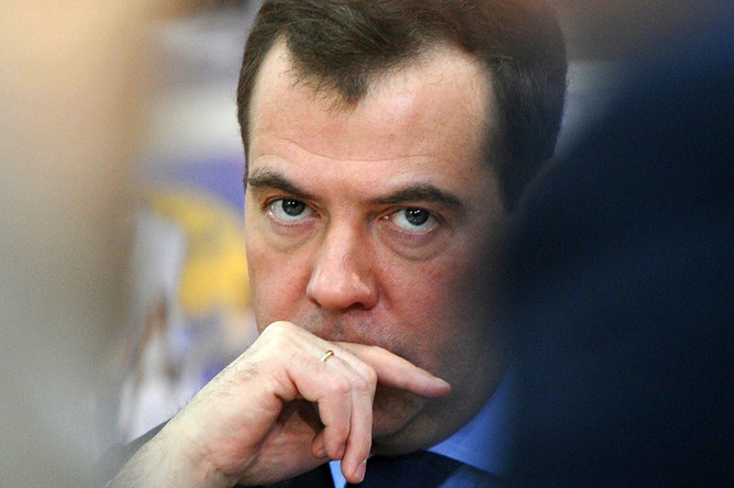Премьер Дмитрий Медведев даст большое интервью пяти телеканалам в начале декабря