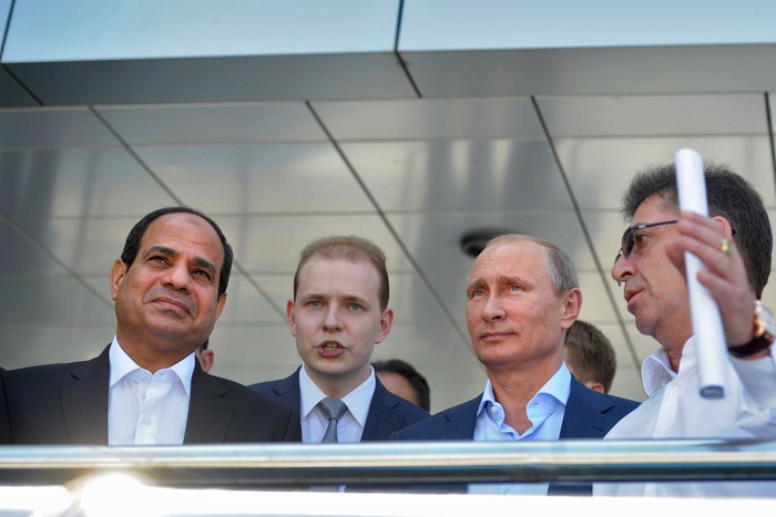 Президент России Владимир Путин и президент Египта Абдель Фаттах ас-Cиси (слева) 