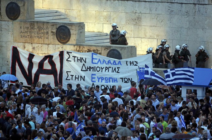 Митинг в&nbsp;поддержку европейских кредиторов на&nbsp;площади Синтагма в&nbsp;Афинах