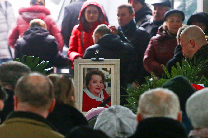 Прощание с актрисой Натальей Крачковской на Троекуровском кладбище в Москве