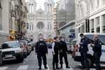 29 октября. Еще один теракт во Франции. 21-летний исламист убивает трех человек в ходе нападения на прихожан католической базилики Нотр-Дам-де-Нис в центре Ниццы