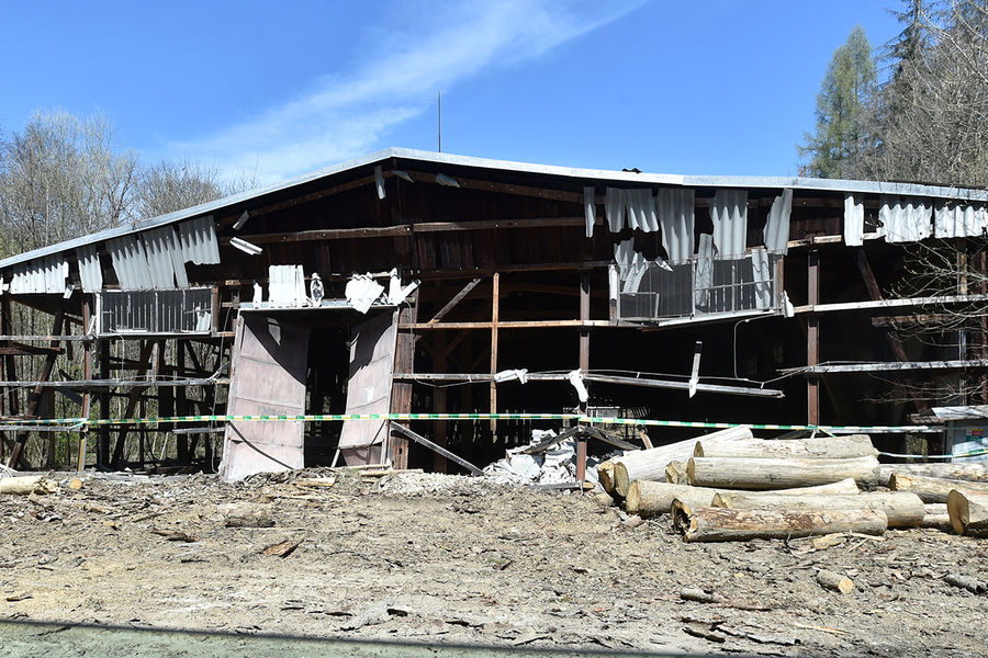 На месте взрыва склада боеприпасов недалеко от Врбетице, Чехия, 2014 год