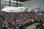 Митинг работников ЦК Компартии Украины, посвященный выпуску новой модели самолета, декабрь 1988 года