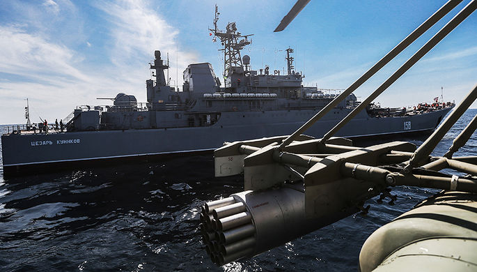 Большой десантный корабль «Цезарь Куников» (БДК-64) во время стратегических...