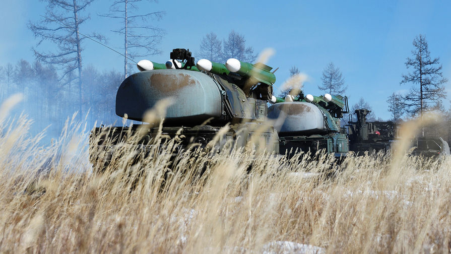 Зенитные ракетные комплексы «Бук» на учениях войск противовоздушной обороны Восточного военного округа, 2014 год