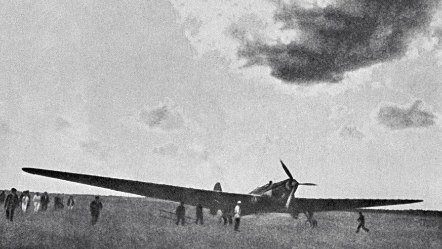 Самолет АНТ-25, на котором советские летчики Валерий Чкалов, Георгий Байдуков и Александр Беляков совершили перелет из Москвы в Северную Америку через Северный полюс, 01 июля 1937 года