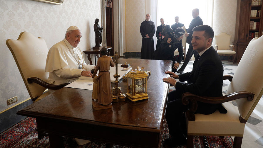 Папа Римский Франциск и президент Украины Владимир Зеленский во время встречи в&nbsp;Ватикане, 8 февраля 2020 года