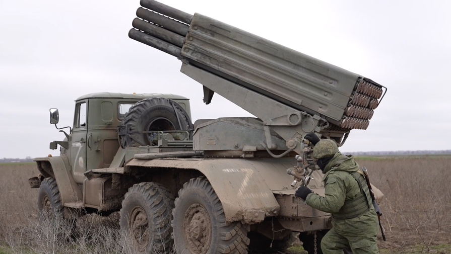 Минобороны России: на Донецком направлении уничтожены три склада боеприпасов ВСУ