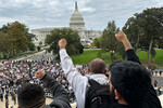 Пропалестинские протестующие возле здания Капитолия США в Вашингтоне, 18 октября 2023 года