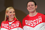 Фигуристка Татьяна Навка и серебряный призер Олимпийских игр по хоккею с шайбой Павел Буре