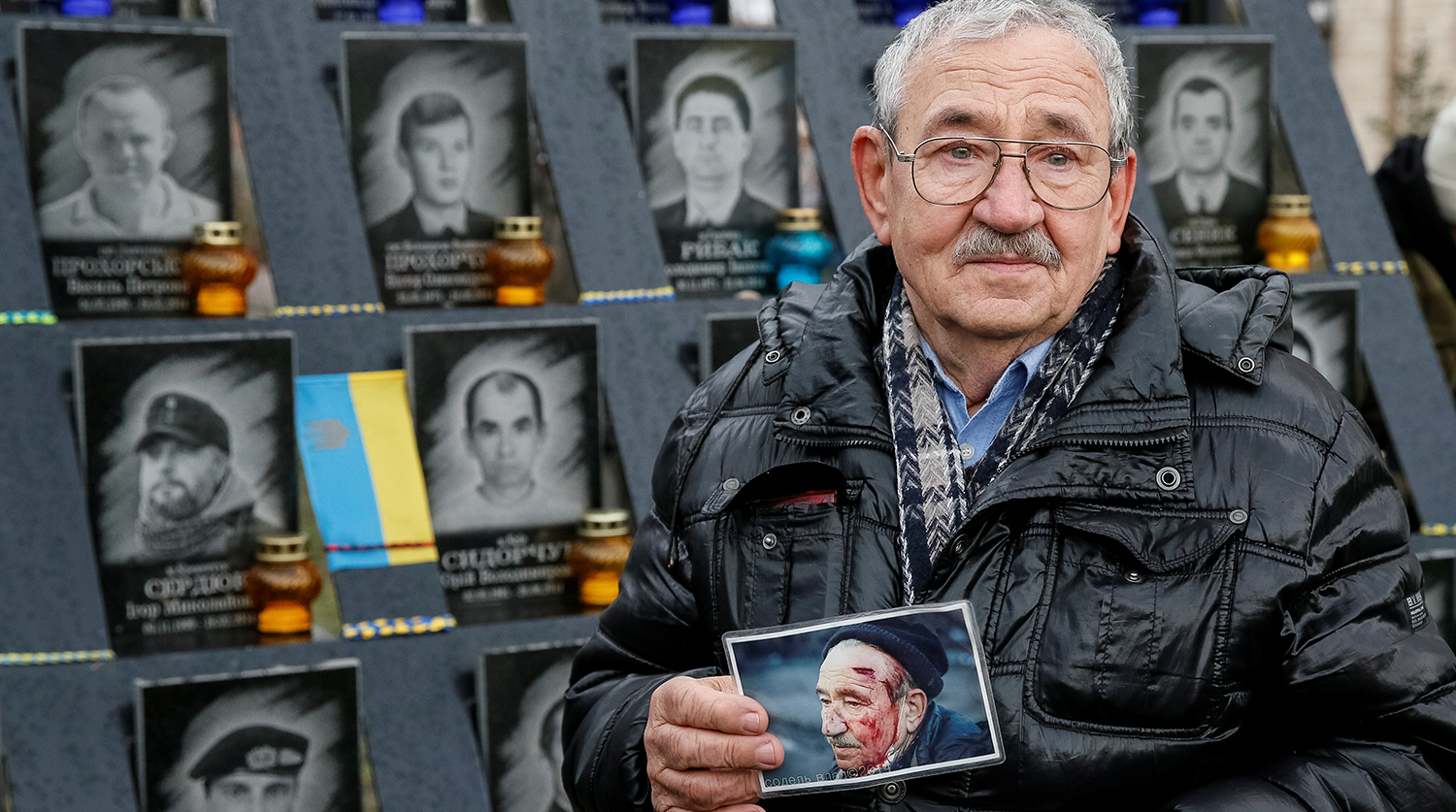 Монумент памяти погибших в годовщину «майдана» в Киеве, 21 ноября 2017 года