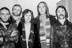 Музыкант попал в группу Genesis в 1970 году, откликнувшись на объявление в музыкальном журнале. Первые пять лет он просидел за ударной установкой и был бэк-вокалистом. После ухода солиста Питера Гэбриела группа организовала кастинг и прослушала более 400 вокалистов, но остановила свой выбор на Коллинзе. Его вокальным дебютом стала песня «For Absent Friends». На фото: группа Genesis во время турне по США, 1974 год