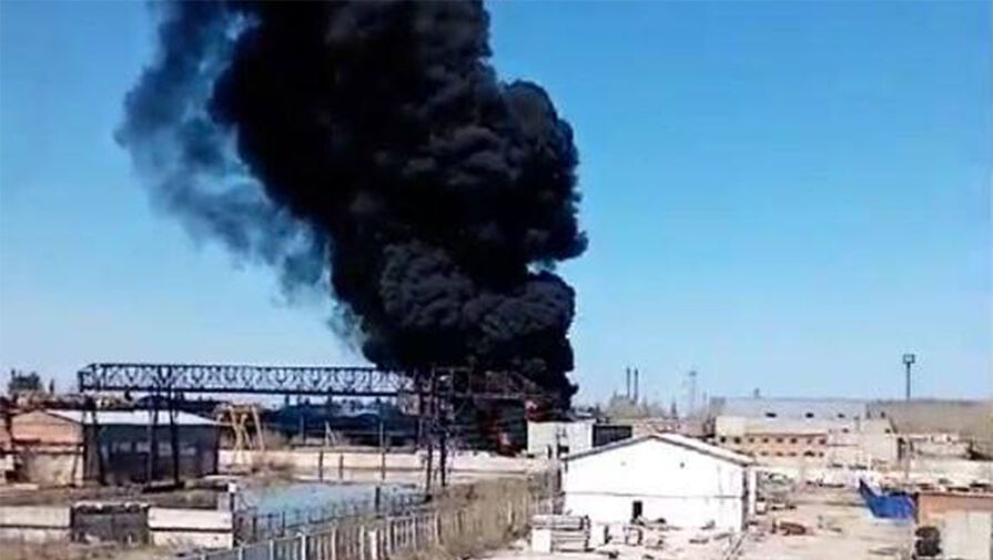 В Омске локализовали пожар на предприятии с нефтепродуктами