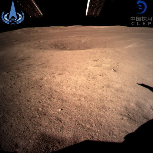 Фотография поверхности обратной стороны Луны, снятая китайским космическим аппаратом &laquo;Чанъэ-4&raquo; 3 января 2019 года