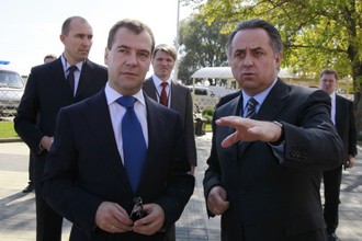 Председатель правительства РФ Дмитрий Медведев и министр спорта Виталий Мутко