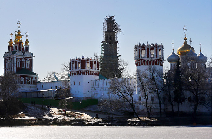 Колокольня Новодевичьего монастыря, пострадавшая от пожара