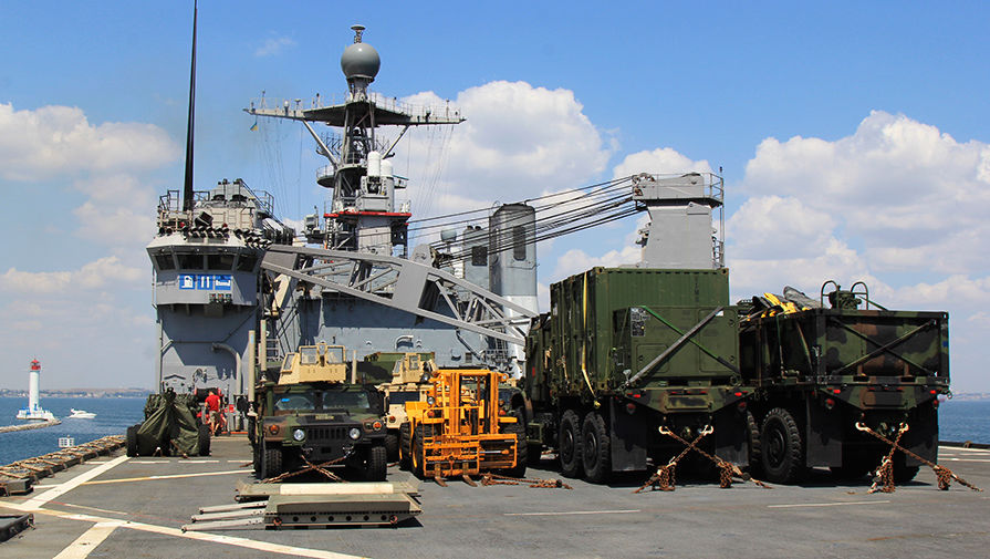 Большой десантный корабль ВМС США USS Whidbey Island (LSD-41) в Одесском порту во время активной фазы украинско-американских учений