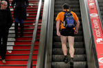 Участник акции No Pants Subway Ride в Праге