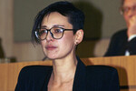 Ирина Хакамада во время своего выступления на первом заседании Государственной думы Федерального Собрания РФ, Москва, 1994 год