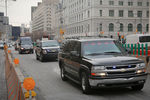 Полицейский конвой с наркобароном Хоакином «Эль Чапо» Гусманом в Нью-Йорке, 3 февраля 2017 года