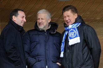 Сергей Фурсенко (в центре) возглавил ФК «Зенит»