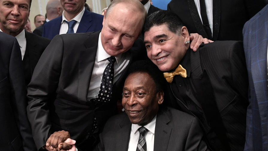 Владимир Путин (слева), Диего Марадона и Пеле (внизу) на торжественных мероприятиях, приуроченных к жеребьевке чемпионата мира — 2018