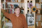 Эдуард Успенский в своей библиотеке, 1995 год
