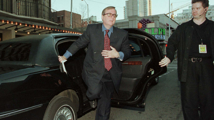 Соучредитель корпорации Microsoft Пол Аллен во время торжественного открытия кинотеатра &laquo;Cinerama&raquo; в&nbsp;Сиэтле после реконструкции, 1999 год