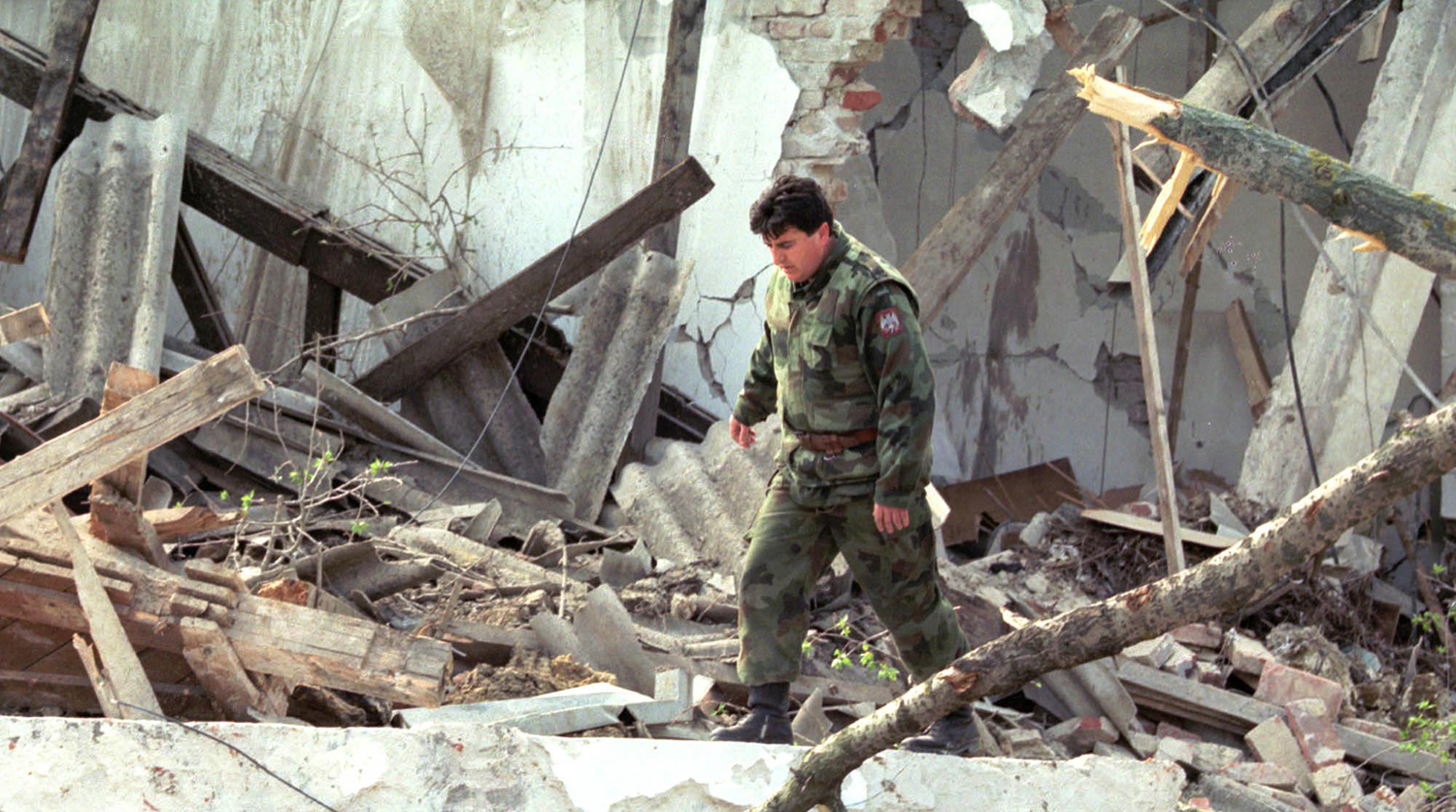 Бомбардировки югославии сколько погибло. Обстрел Югославии 1999. Бомбардировка Белграда 1999. Руины Белграда 1999.