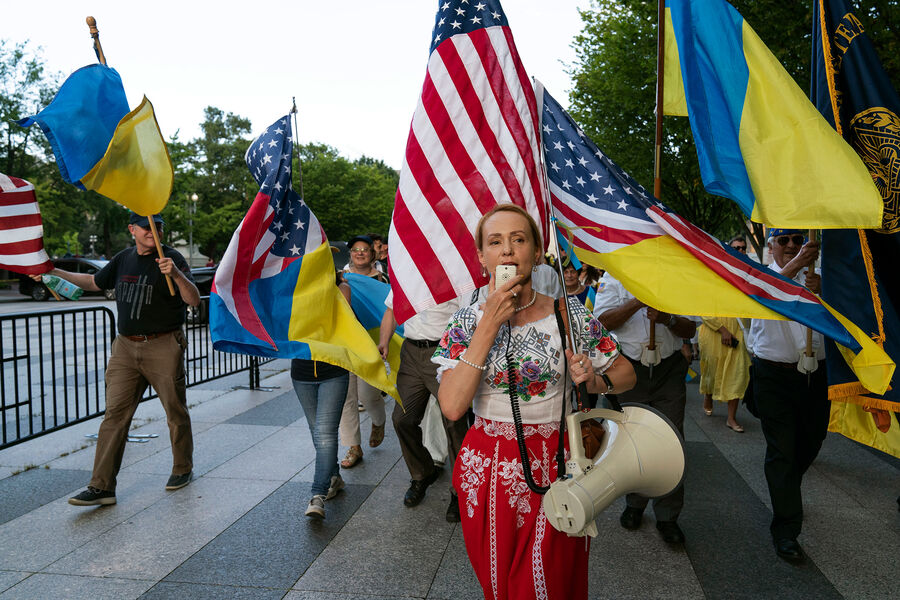 Демонстрация возле Белого дома в поддержку Украины, Вашингтон, США, 2022 год
