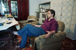 Политик Руслан Хасбулатов у себя дома в селе Толстой-Юрт Чеченской Республики, 1994 год